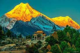 Stunning Views of Manaslu (8,163m) – Witness breathtaking views of the world’s eighth-highest peak, along with other majestic mountains.