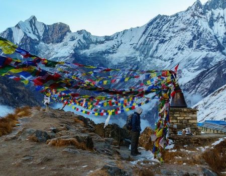 Scenic Villages and Cultures – Experience traditional villages like Manang and Marpha, and immerse yourself in the rich cultures of Gurung, Thakali, and Tibetan communities.