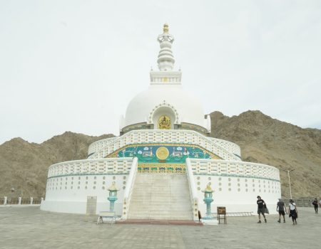 Rich Ladakhi Culture – Experience the traditional lifestyle of Ladakhi people, visit ancient monasteries, and stay in remote mountain villages.