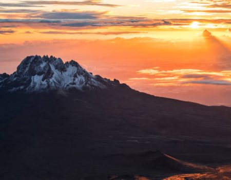 Incredible Sunrises and Sunsets – Experience unforgettable sunrises from high-altitude camps and the summit.